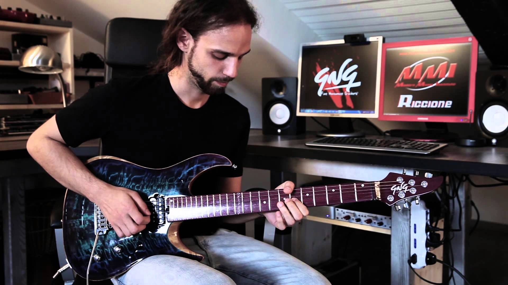 Claudio Pietronik dan Gitar GNG
