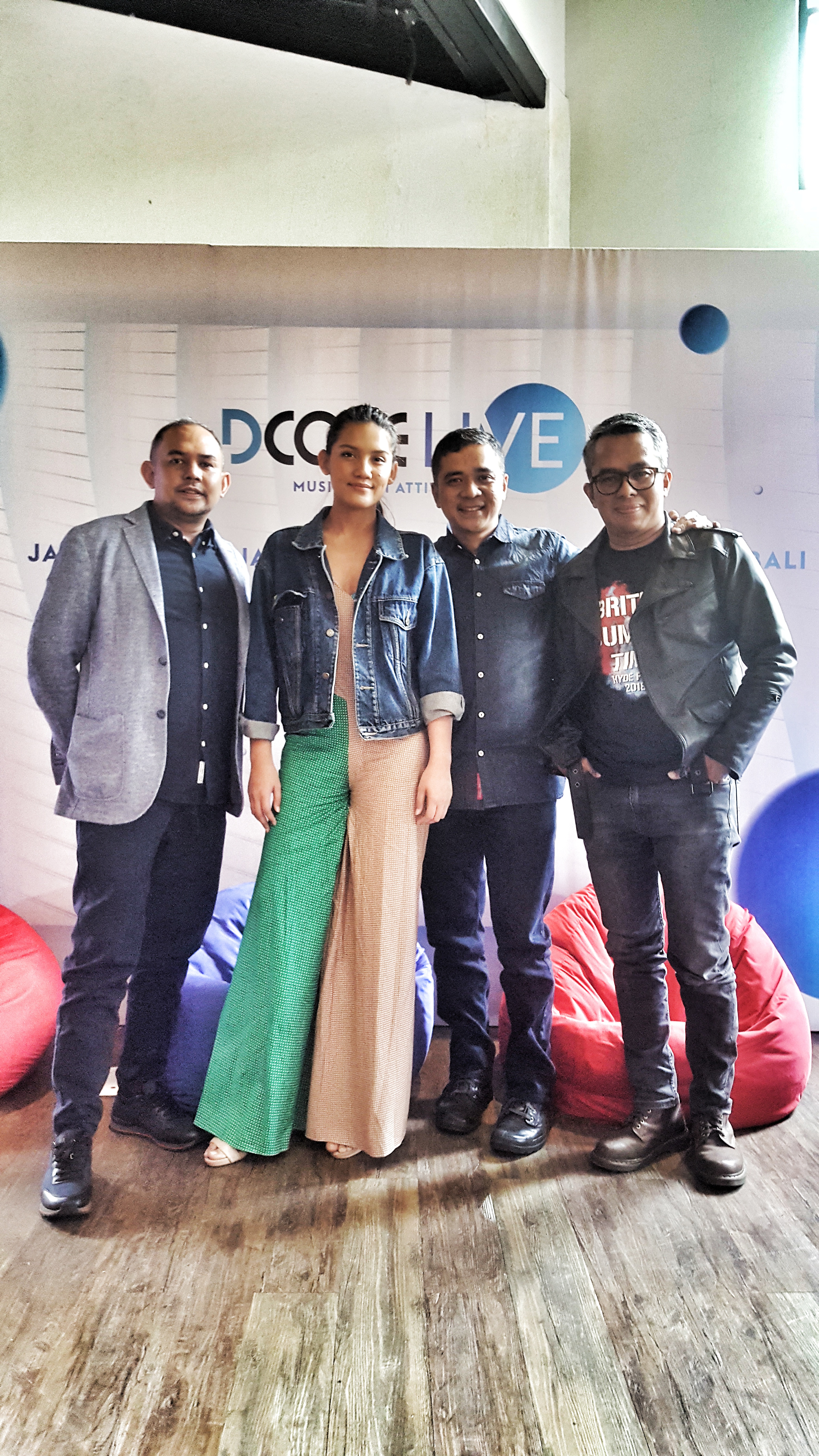 Musisi Tabrak Genre di DCODE Live ?Music With Attitude?