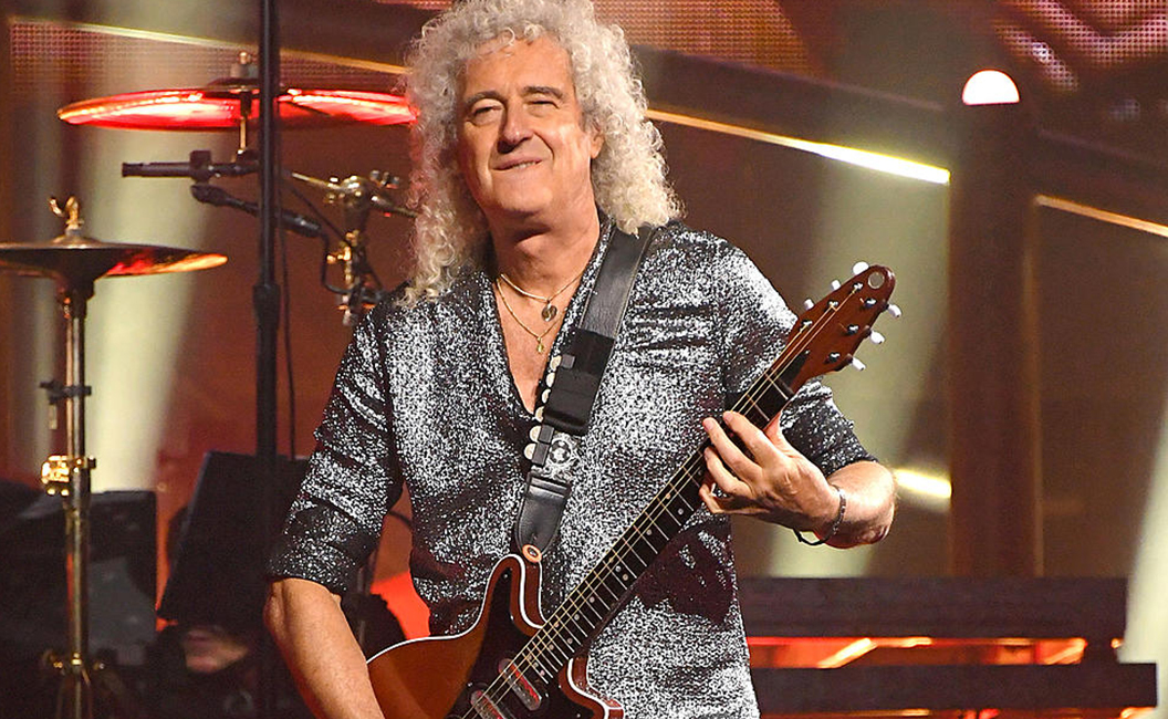 Gitaris Queen, Brian May, Ternyata Bisa Mendesain Sports Bra