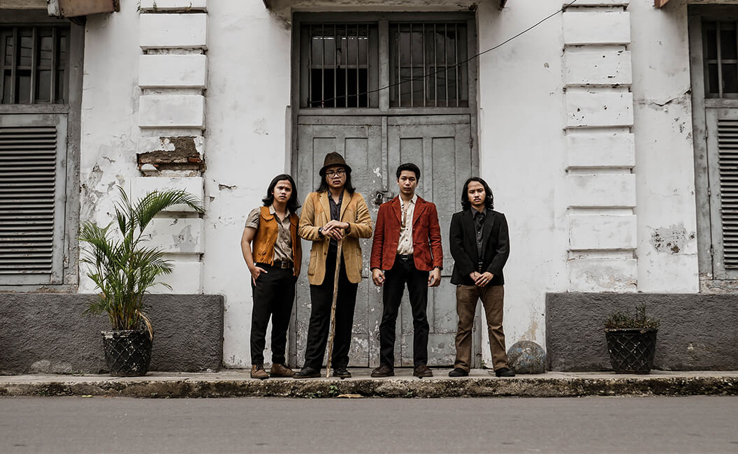 Rumah Tua Melanjutkan Cerita Lewat Rilis Single Kedua “Lara Membara”