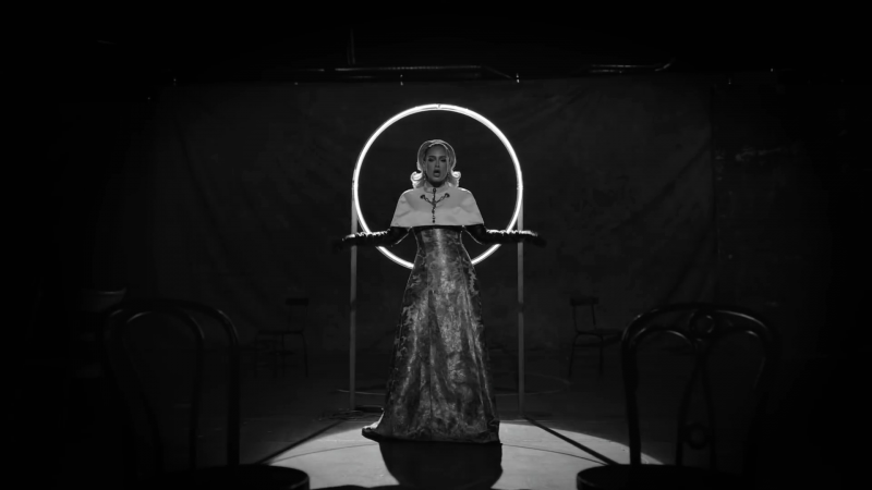 Rilis MV "Oh My God", Salah Satu dari Beberapa Kejutan yang Adele Siapkan